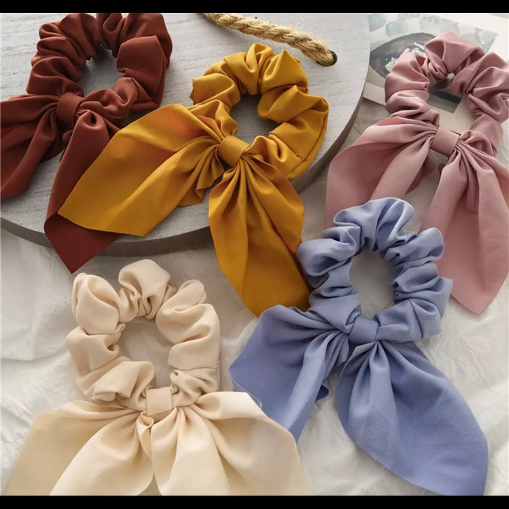 🆕 scrunchie🎀 - Picture 2 of 4
